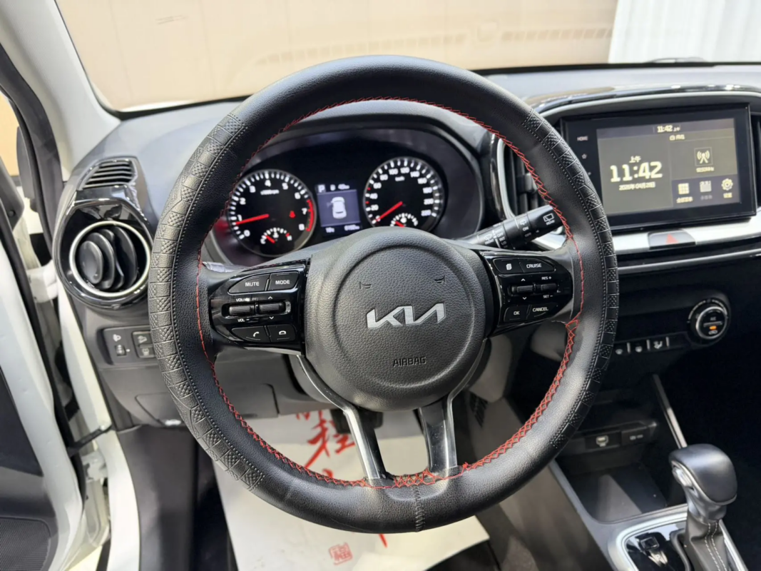 KIA KX1 2022 — фото 5