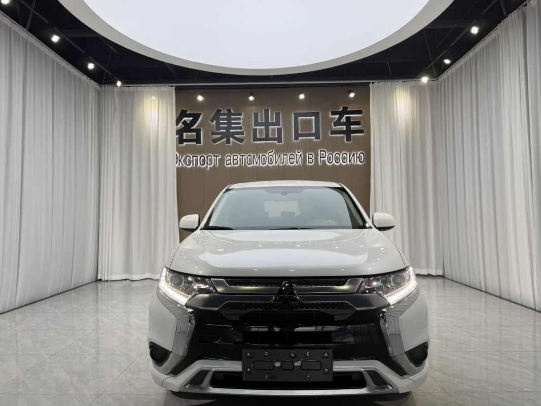 MITSUBISHI Outlander 2021 — фото 2