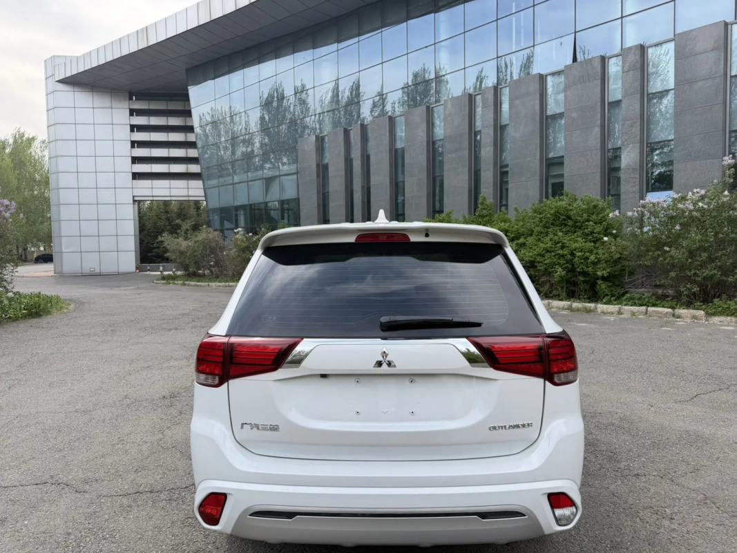 MITSUBISHI Outlander 2022 — фото 4