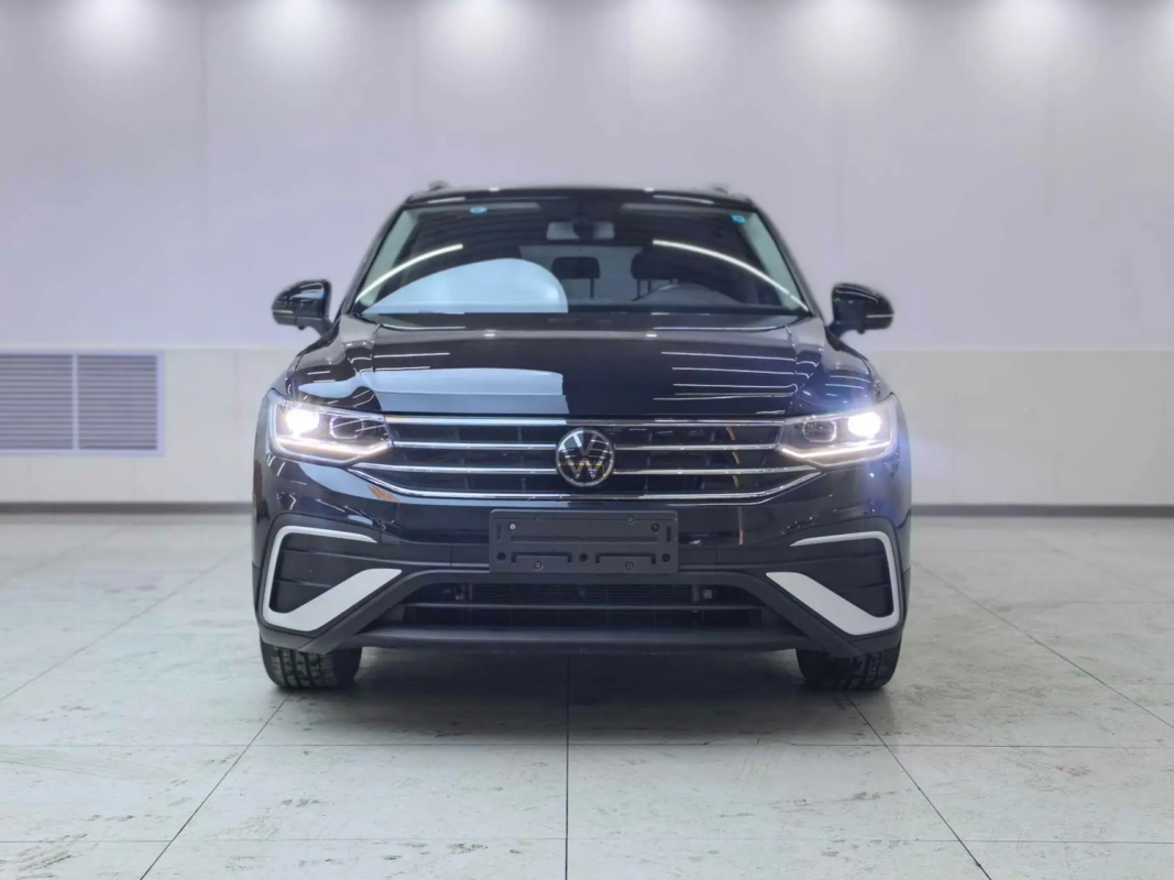 VOLKSWAGEN Tiguan L 2022 — фото 2