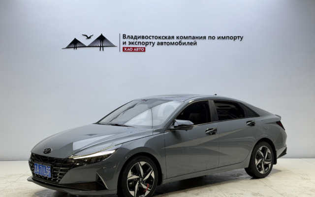 HYUNDAI Elantra